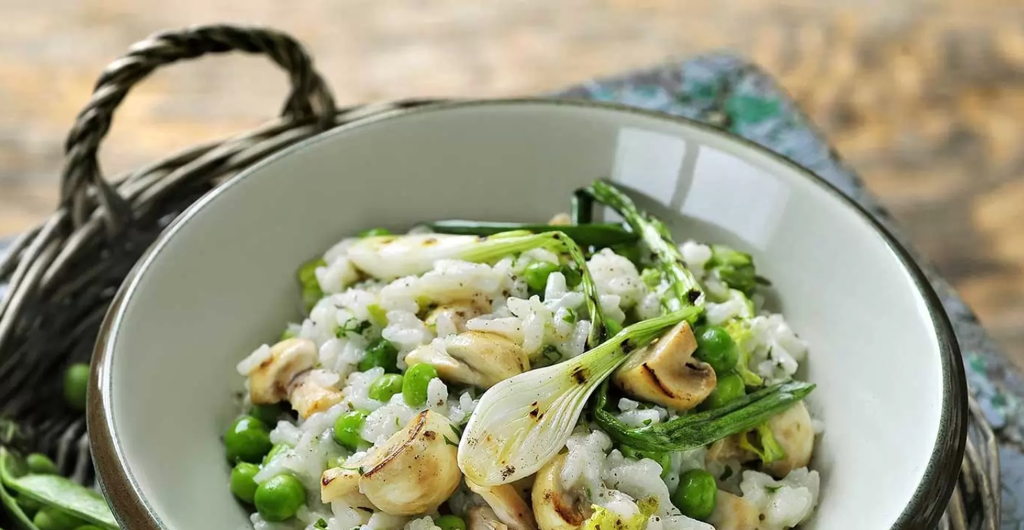 Risotto met doperwtjes en zwarte knoflook